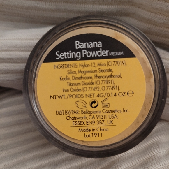 Banana Setting Powder  Medium - Picture 2 of 2